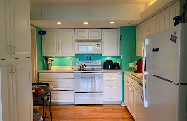 1 bed, 1 bath, 947 sqft, $3,450, Unit 711