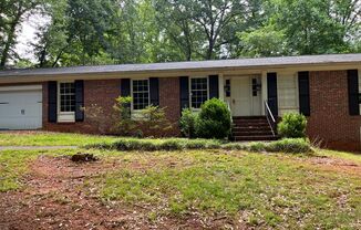 3/2 located in desired area of Greenville.