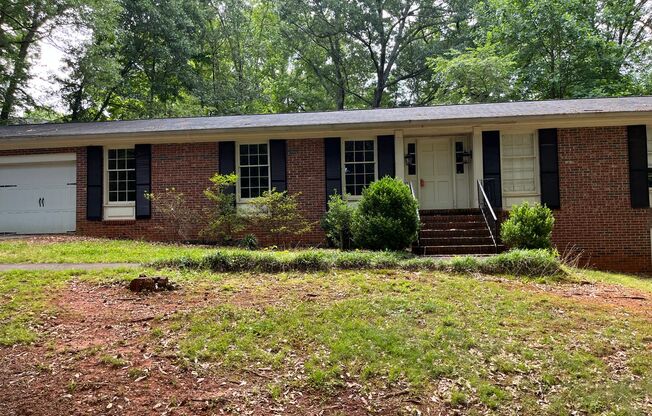 3/2 located in desired area of Greenville.