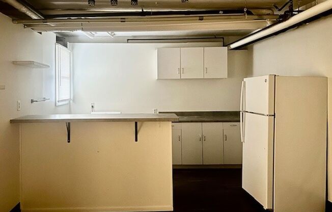 1 bed, 1 bath, 650 sqft, $950, Unit B