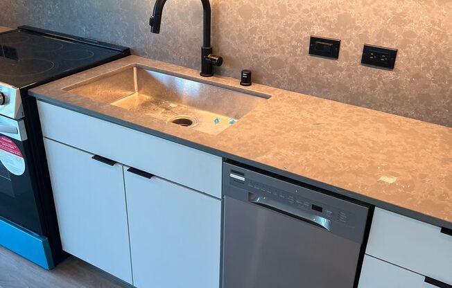 Studio, 1 bath, 468 sqft, $2,750, Unit 512