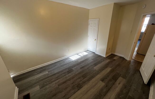 2 beds, 1 bath, $1,195, Unit 1F