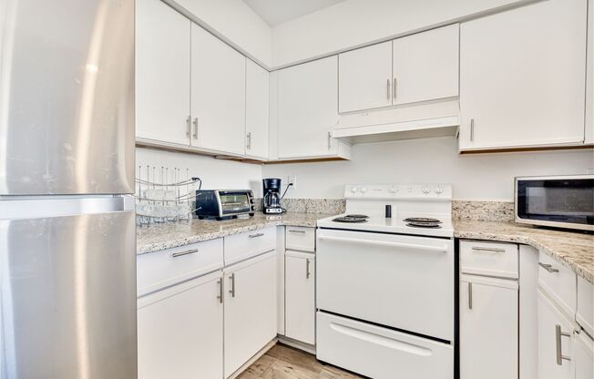 2 beds, 1.5 baths, $1,695, Unit Unit 231