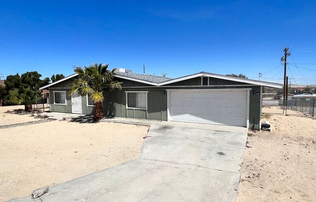 5 Bedroom 2 Bath - Close to 29 Palms Marine Base and Luckie Park