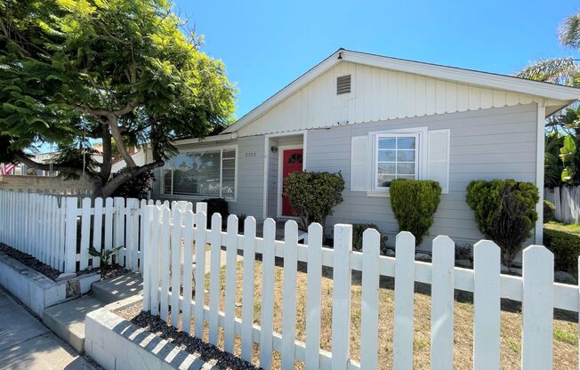 2 Bed 1 Bath w/Den-Pierpont Beach Home with Yard!