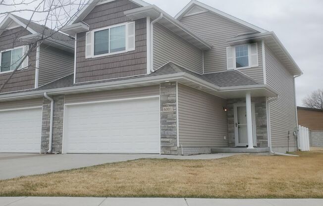 Townhome living in southeast Lincoln!