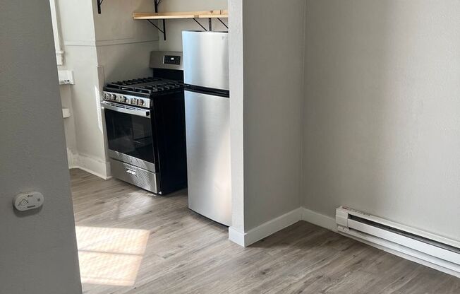 Studio, 1 bath, 312 sqft, $925, Unit 11