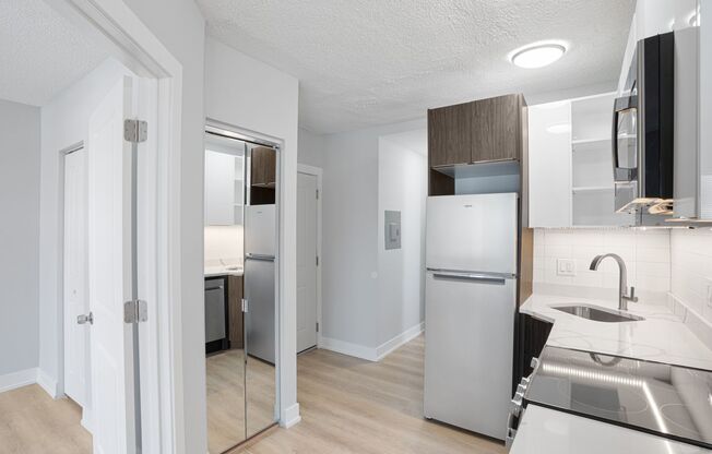 2 beds, 1 bath, 430 sqft, $2,150, Unit 7E
