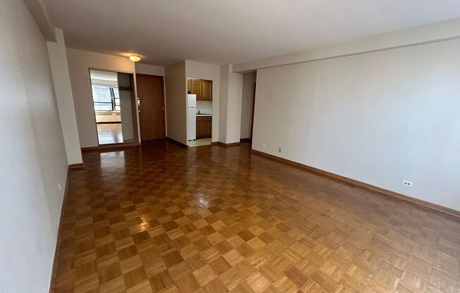 1 bed, 1 bath, 700 sqft, $1,620, Unit 418-0312