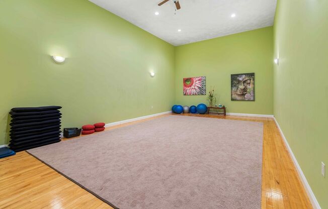 1 bed, 1 bath, 908 sqft, $3,000, Unit T103