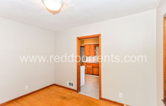 2 beds, 1 bath, 1,005 sqft, $1,200, Unit 1544 N Hawthorne Lane