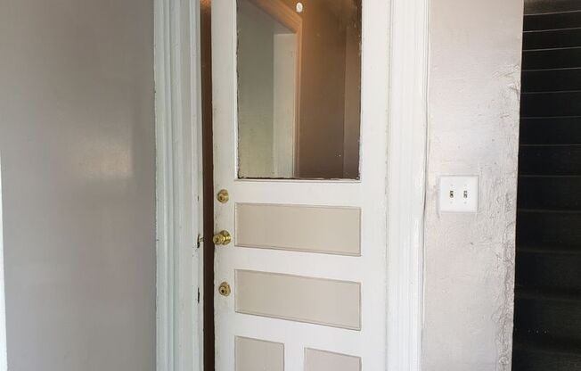 3 beds, 1 bath, $1,299, Unit 1