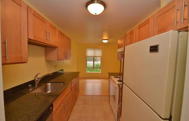 116 SURREY LN