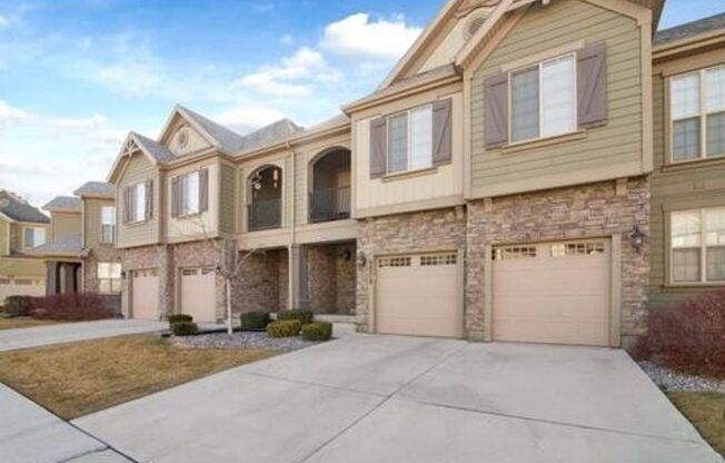A PERFECT TOWNHOME IN EAGLE MOUNTAIN