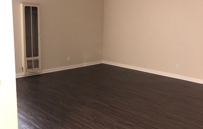 2 beds, 1 bath, $1,795, Unit 04