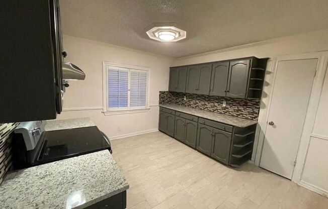 LOVELY ONE STORY 3/2 LOCATED NEAR UTSA!