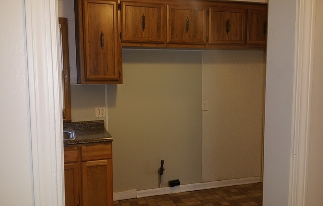 3 beds, 1 bath, $1,300