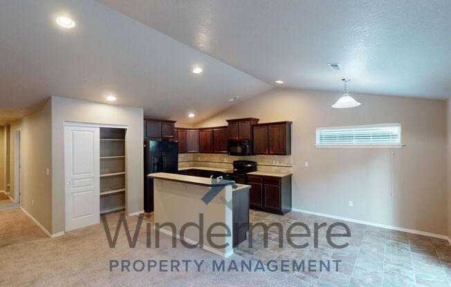 1310 SW Greeley *Homestead Acres* *New Virtual Tour!*