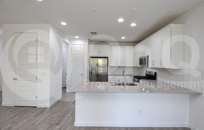 8923 W SOLANO DR