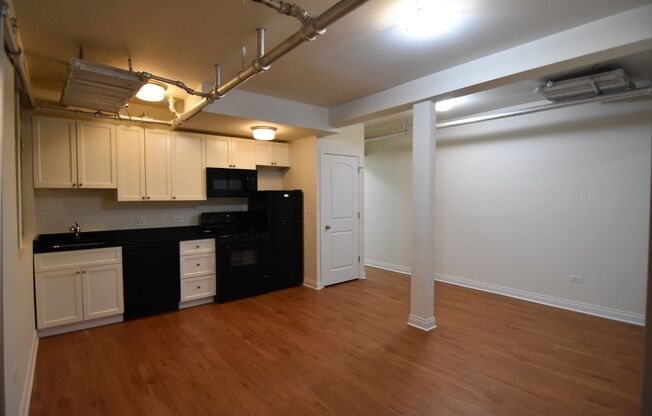 1 bed, 1 bath, 575 sqft, $2,000, Unit GR 712-BS