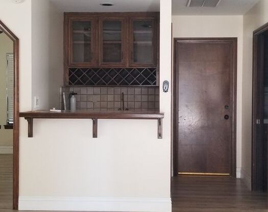 3 beds, 2 baths, $2,300