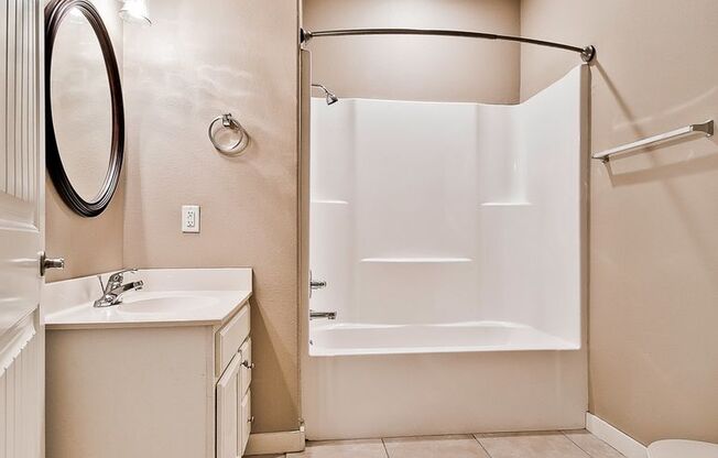 1 bed, 1 bath, 825 sqft, $1,095, Unit 3918-102 Rochester