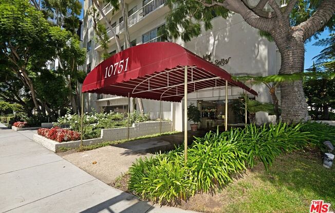 2 beds, 2 baths, 1,019 sqft, $3,900, Unit 1002