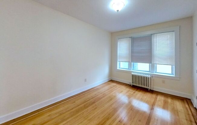 2 beds, 1 bath, $1,845, Unit 20