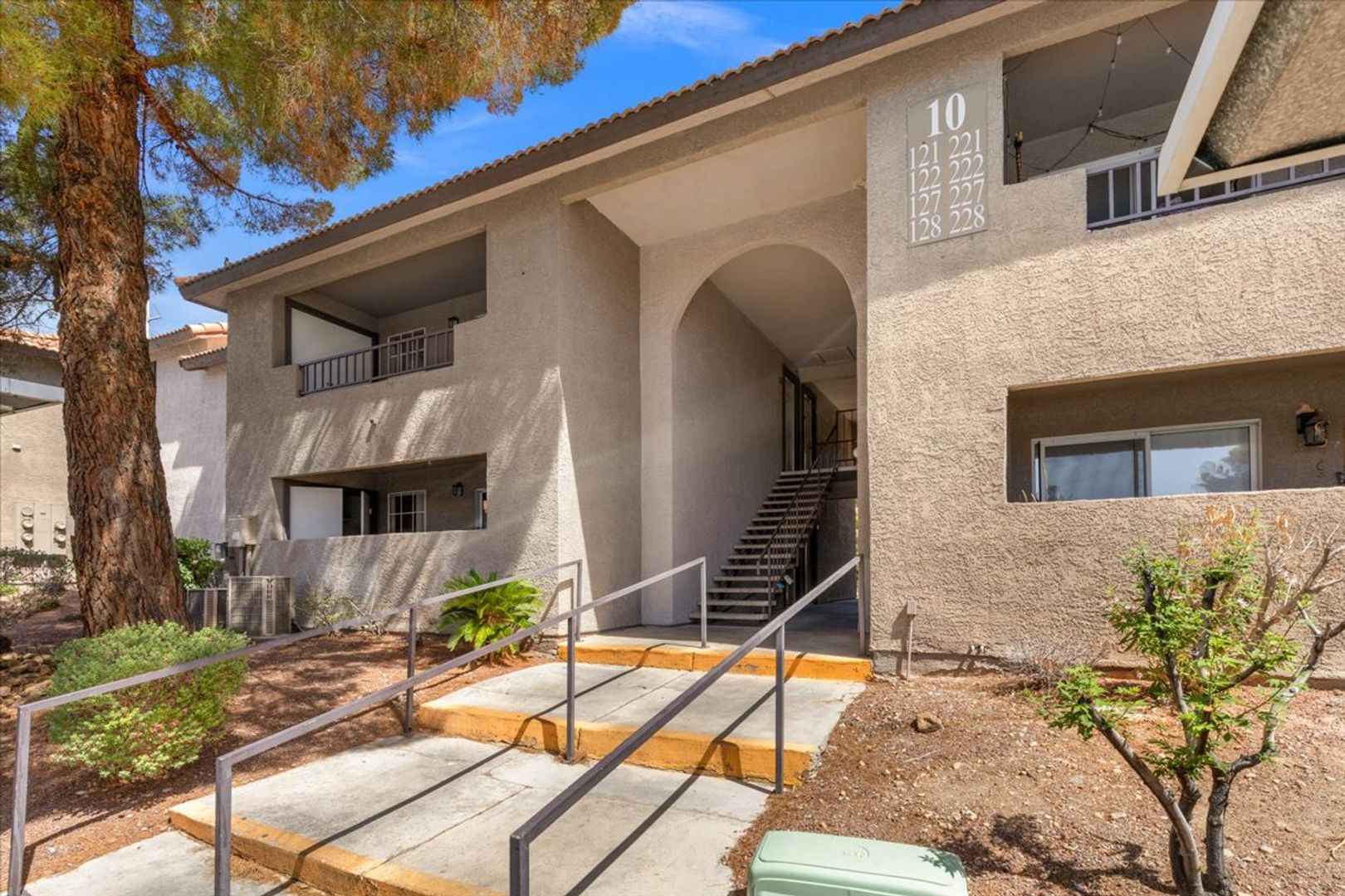 Beautiful 1 Bedroom 1 Bath Condo - Move In ready!