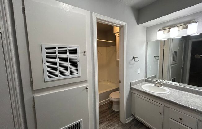 2 beds, 2 baths, 1,100 sqft, $1,050, Unit 217