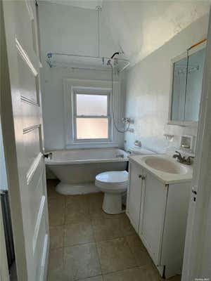 2 beds, 1 bath, $2,500