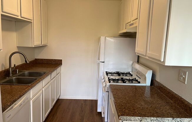 2 beds, 1 bath, $1,995, Unit 07