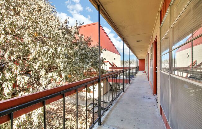 Stylish Two-Story Unit in Macarthur Townhomes with Modern Amenities