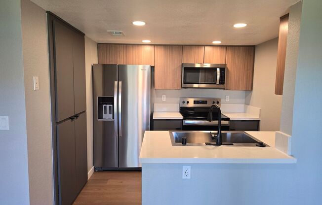 2 beds, 2 baths, 986 sqft, $2,595, Unit 542