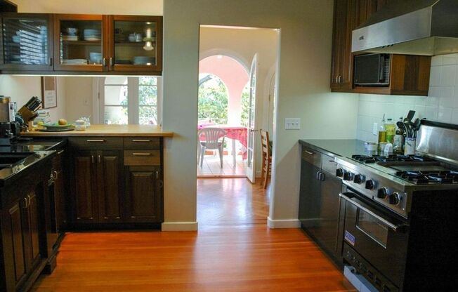 Fully Furnished Short Term Rental (March 7 to June 28, 2025) By Downtown Menlo Park!