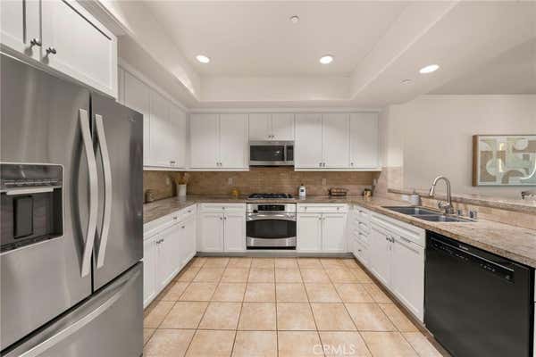 3 beds, 3 baths, 1,590 sqft, $4,000, Unit UNIT 305