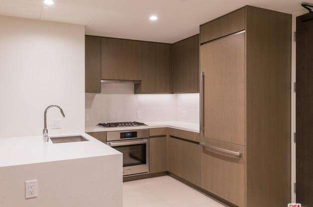 1 bed, 1 bath, 740 sqft, $3,100, Unit 902