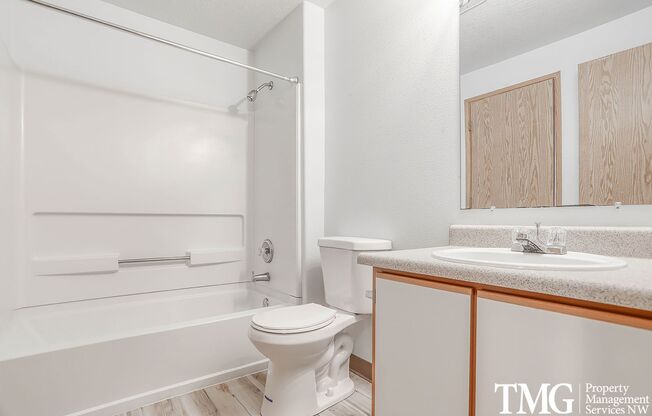 2 beds, 1 bath, 960 sqft, $1,475, Unit 220