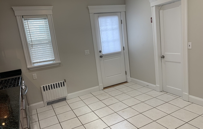 2 beds, 1 bath, $2,500, Unit 1