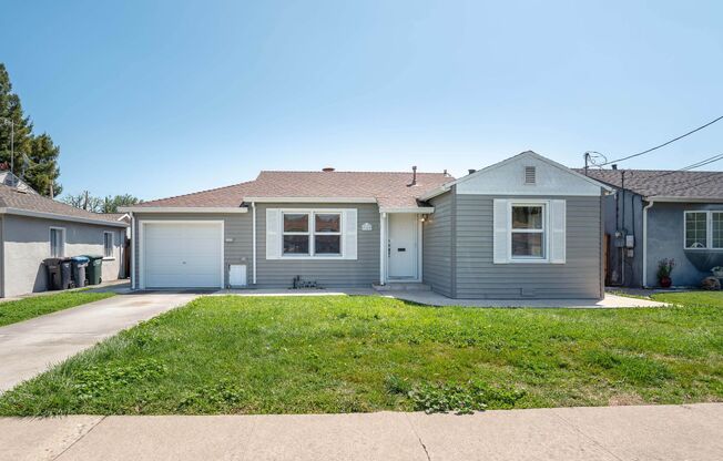 Single story 2 bedroom house with LARGE YARD. Excellent Sunnyvale Location!