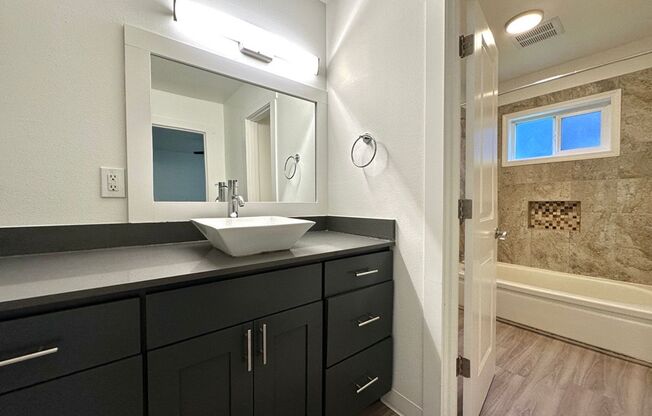1 bed, 1 bath, 550 sqft, $1,295, Unit 40