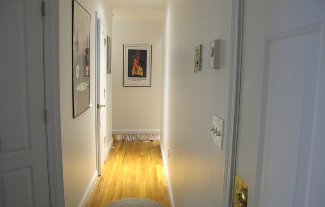 3 beds, 2 baths, 850 sqft, $4,795, Unit 21