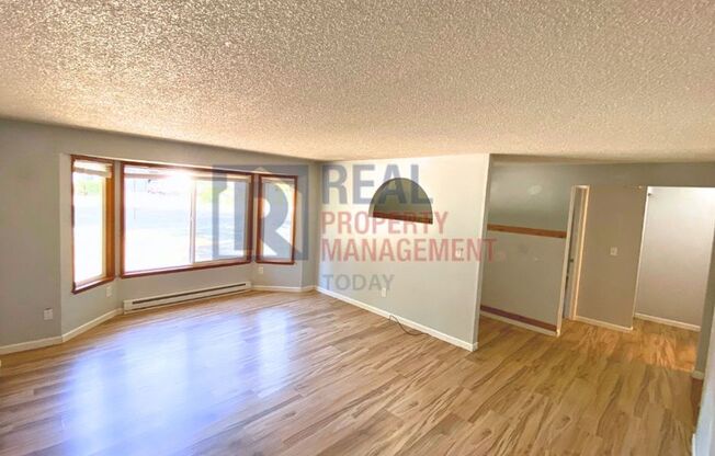 8220 8222 143 SAINT CT NW
