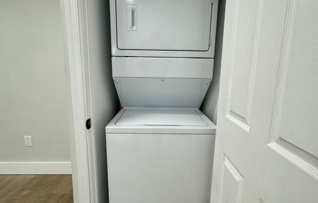 2 beds, 1 bath, 800 sqft, $1,695, Unit C - 32