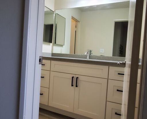 2 beds, 1 bath, 780 sqft, $2,500, Unit 327