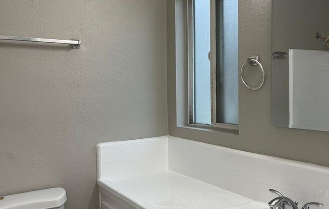 2 beds, 1 bath, 790 sqft, $1,800, Unit 12352