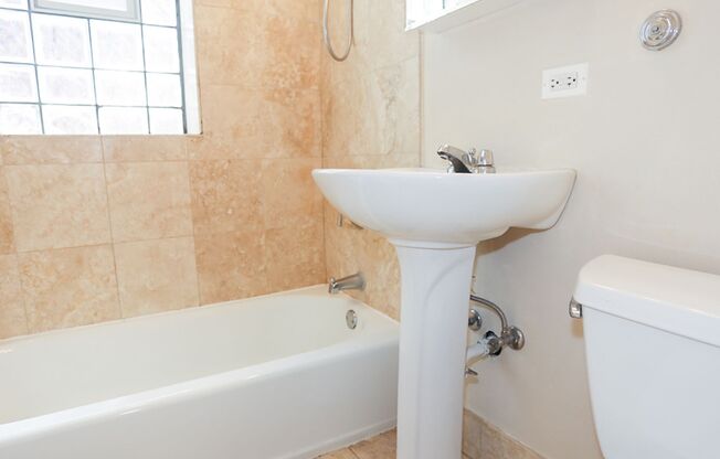 2 beds, 1 bath, 650 sqft, $2,650, Unit 1210WAV3