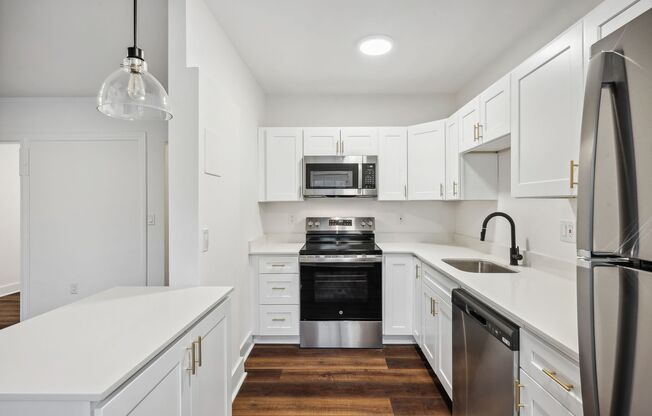 Studio, 1 bath, 425 sqft, $1,750