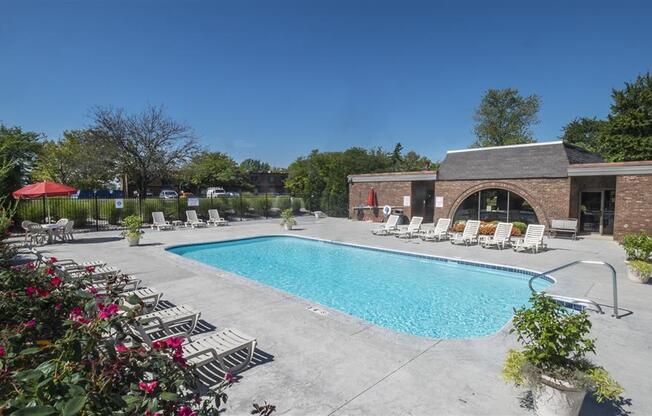 Shadow Hill Apartment Swimming Pool