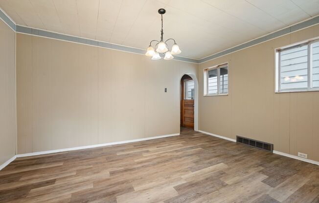 Stunning 4 bedroom home in Ambridge available now!